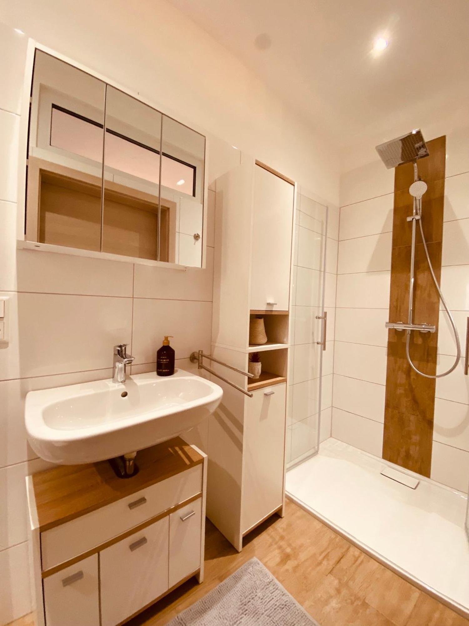 Hochwertige Ferienwohnung Mit 7Qm Balkon, Netflix, Kaffeeautomat, Rainshower Bad Zwickau Exteriér fotografie